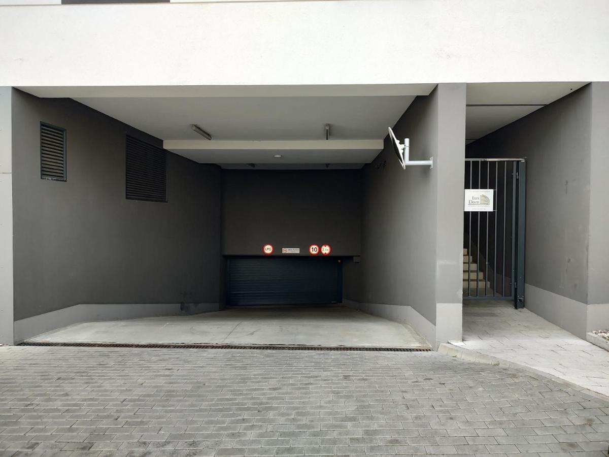 Uroczy Apartament Z Miejscem Na Auto W Garazu Apartment Warsaw Exterior photo